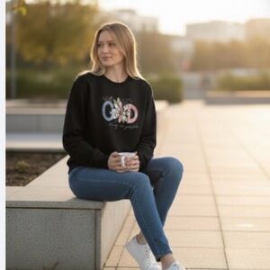 With God all things are possible Women’s Black Graphic Sweatshirt’s size XL